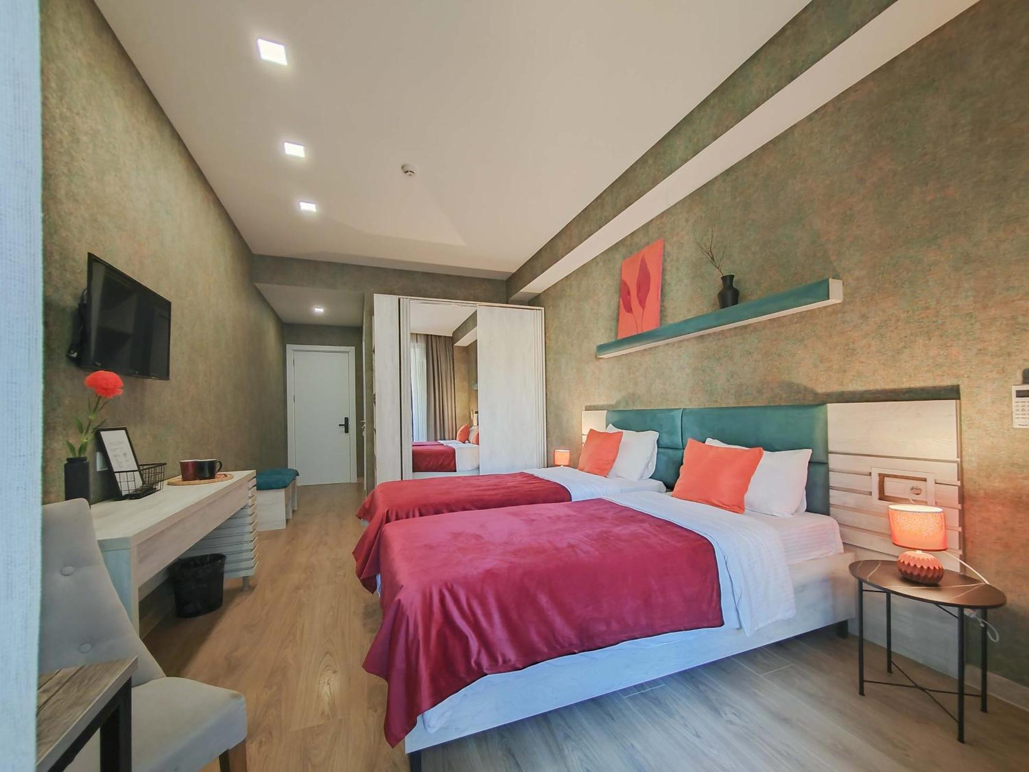 Round Garden Hotel Тбилиси Экстерьер фото
