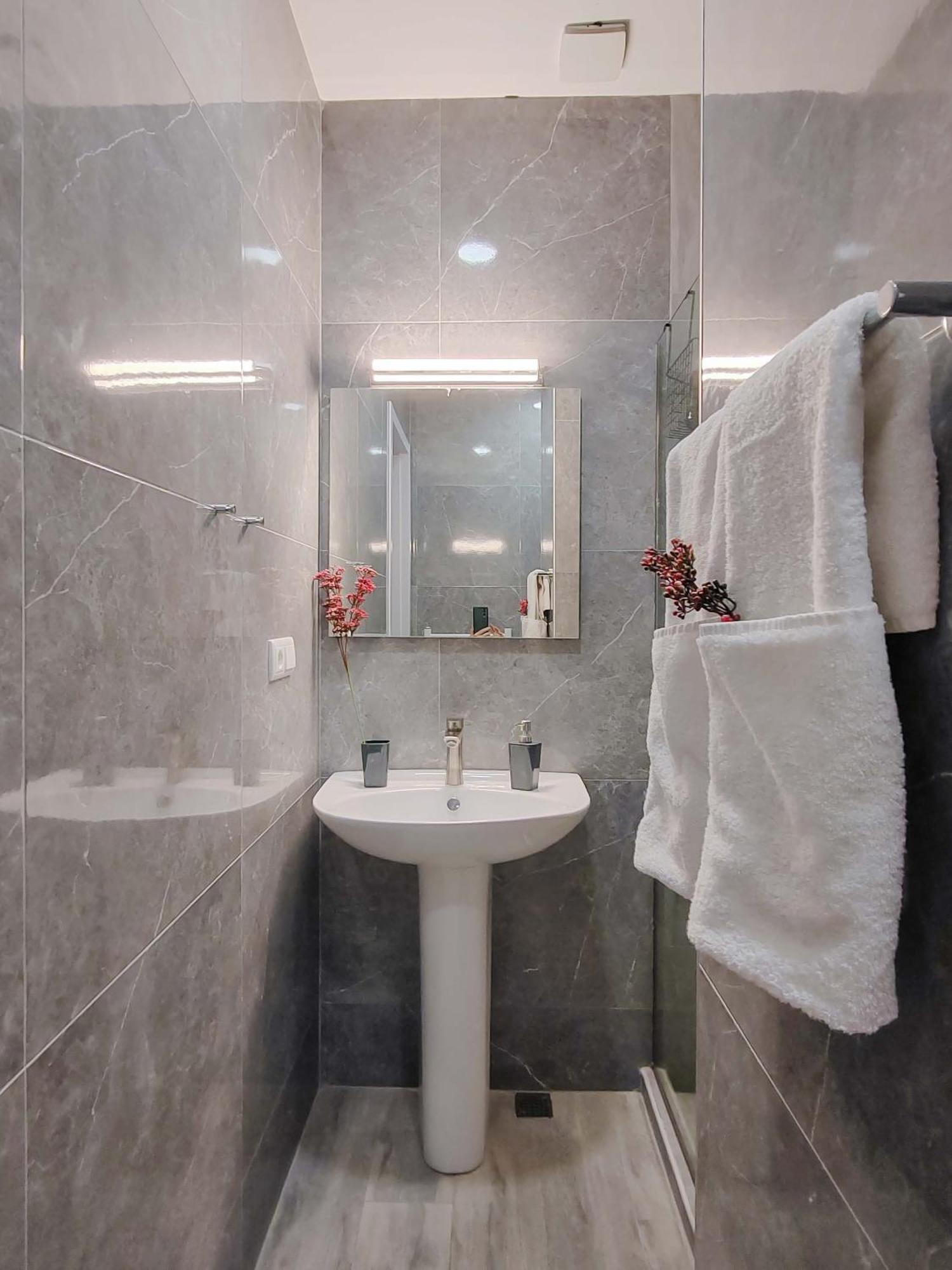 Round Garden Hotel Тбилиси Экстерьер фото