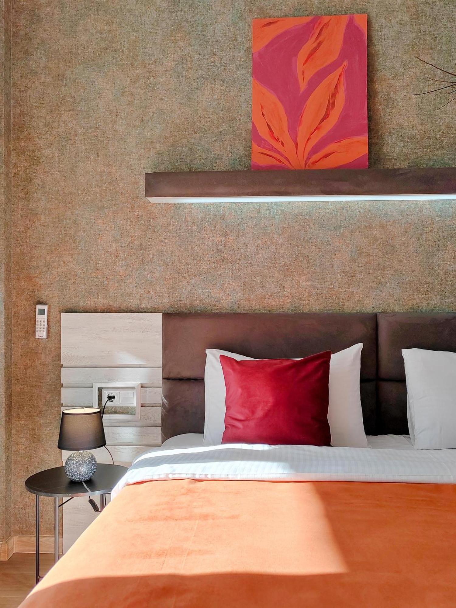 Round Garden Hotel Тбилиси Экстерьер фото