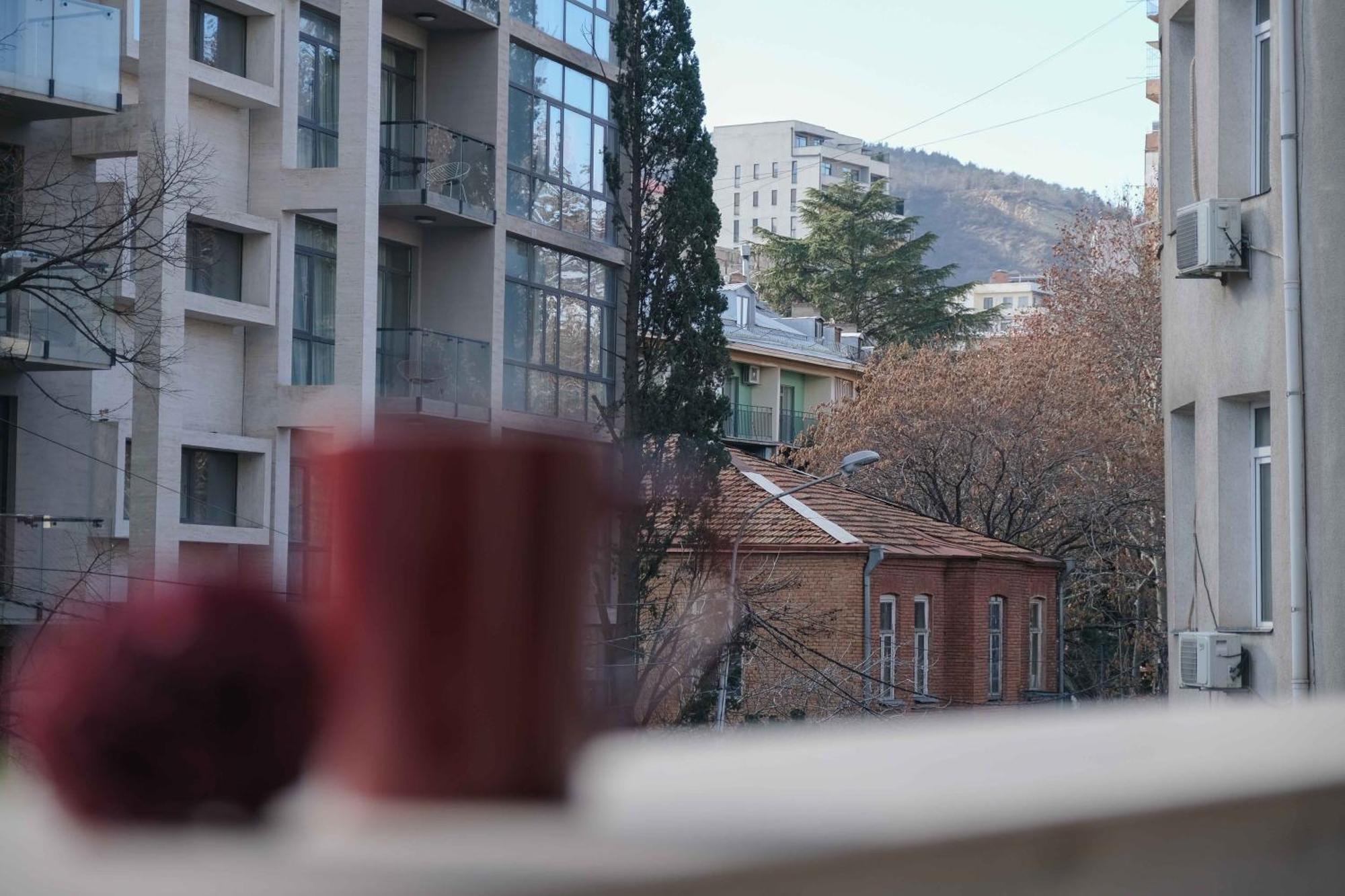 Round Garden Hotel Тбилиси Экстерьер фото