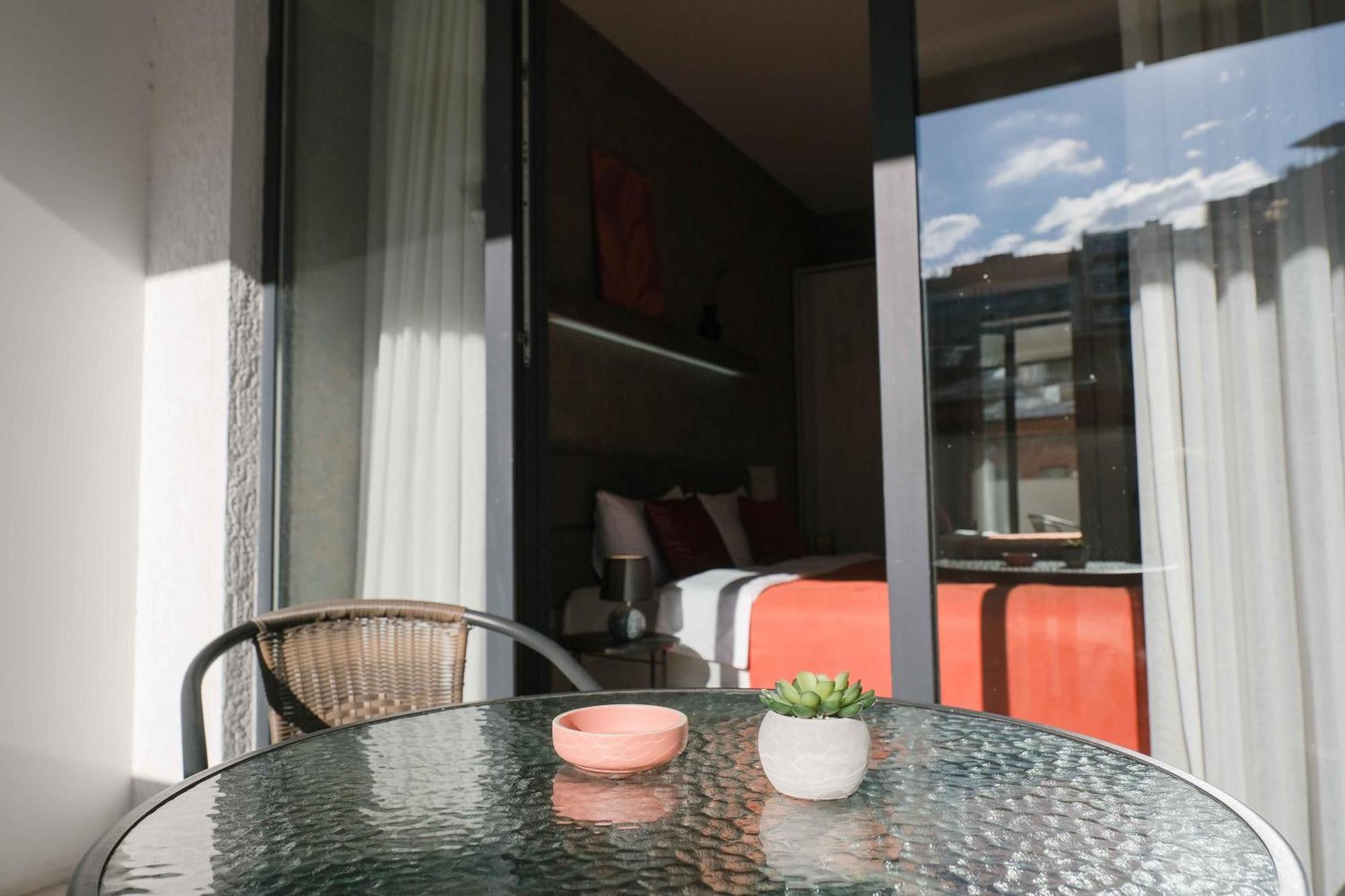 Round Garden Hotel Тбилиси Экстерьер фото