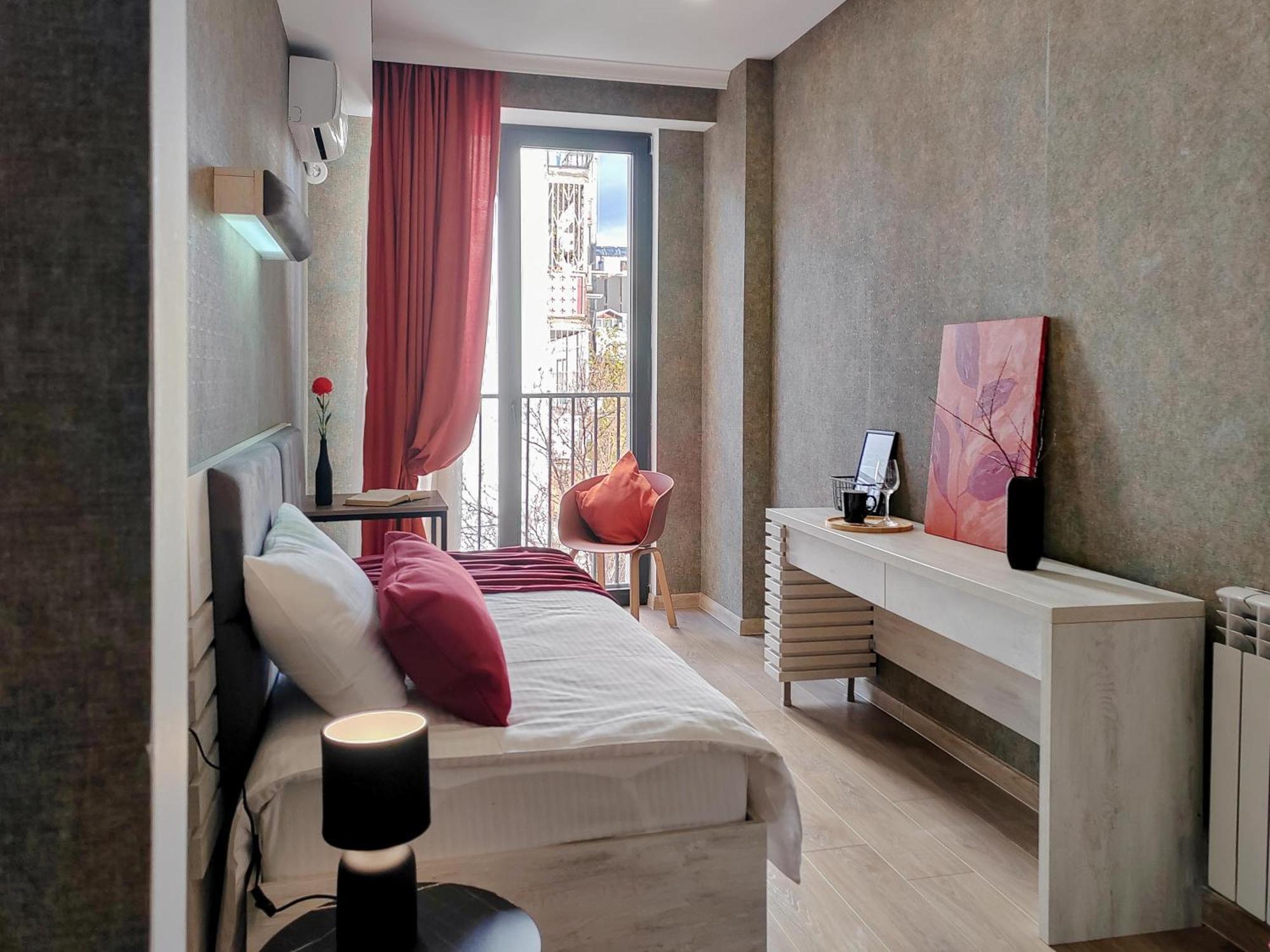 Round Garden Hotel Тбилиси Экстерьер фото