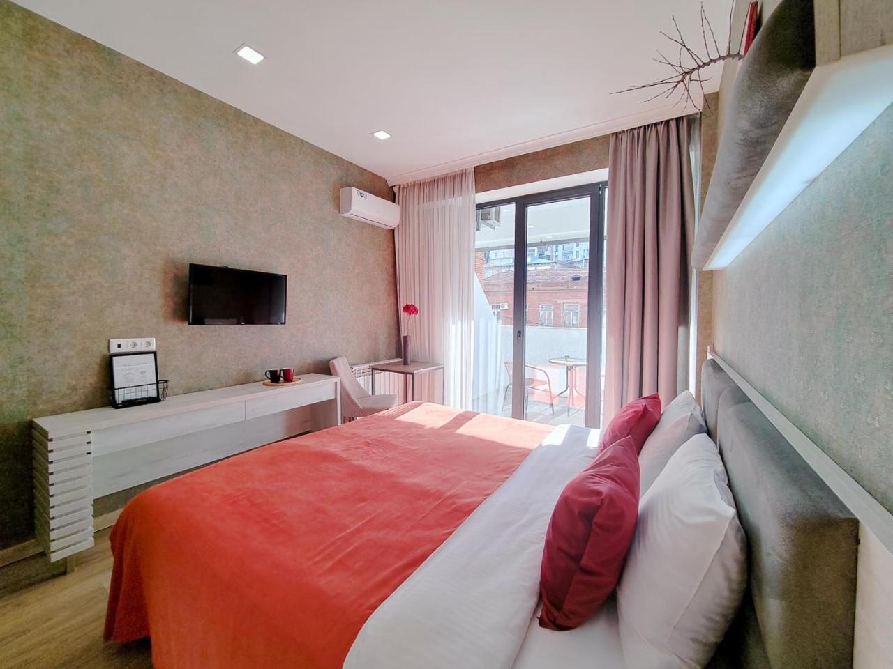 Round Garden Hotel Тбилиси Экстерьер фото