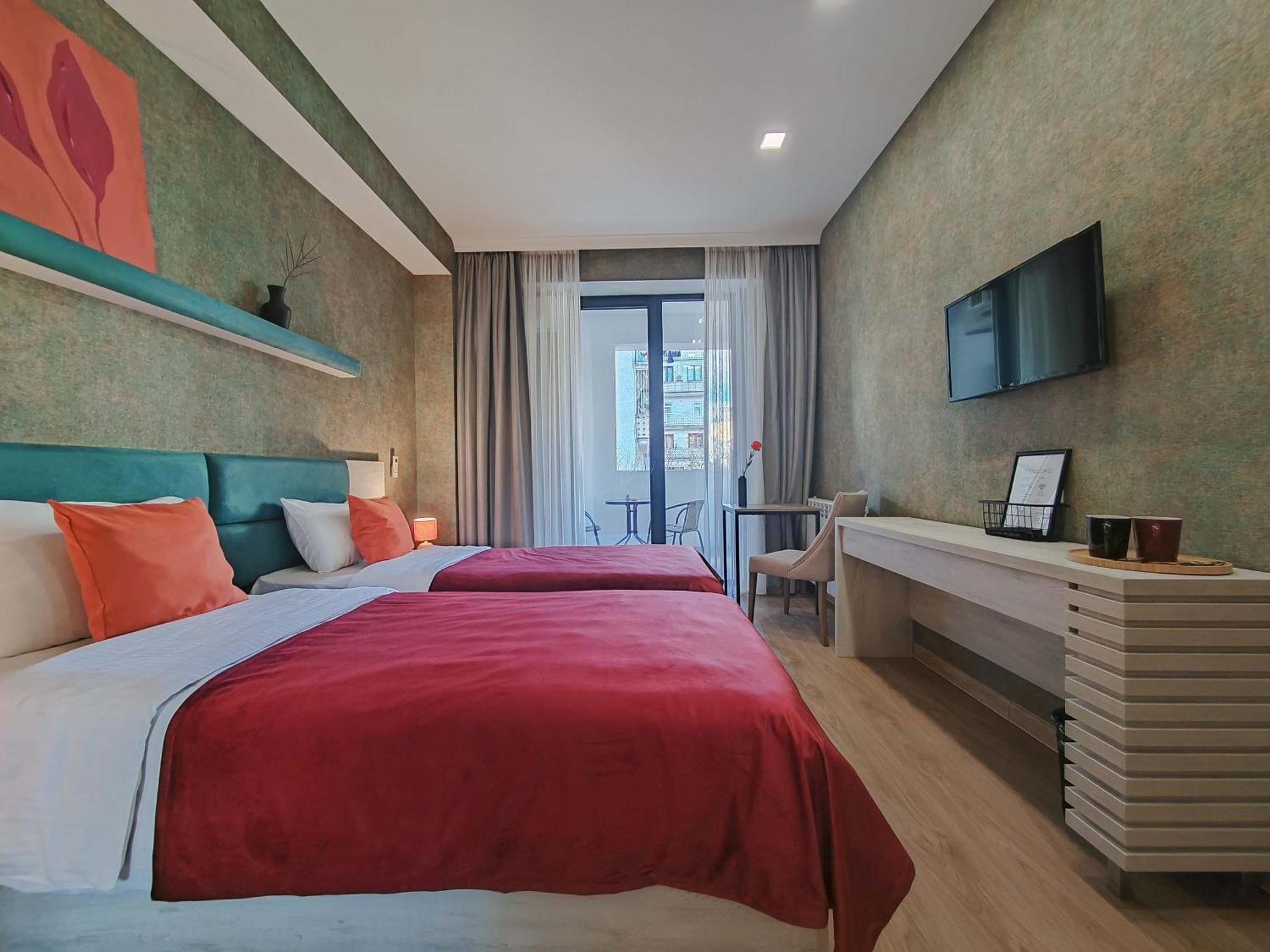 Round Garden Hotel Тбилиси Экстерьер фото