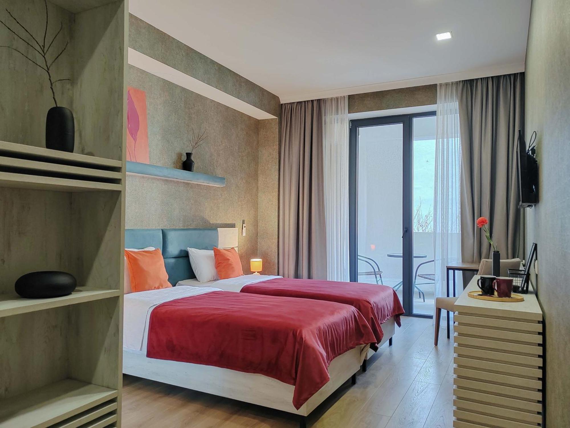 Round Garden Hotel Тбилиси Экстерьер фото