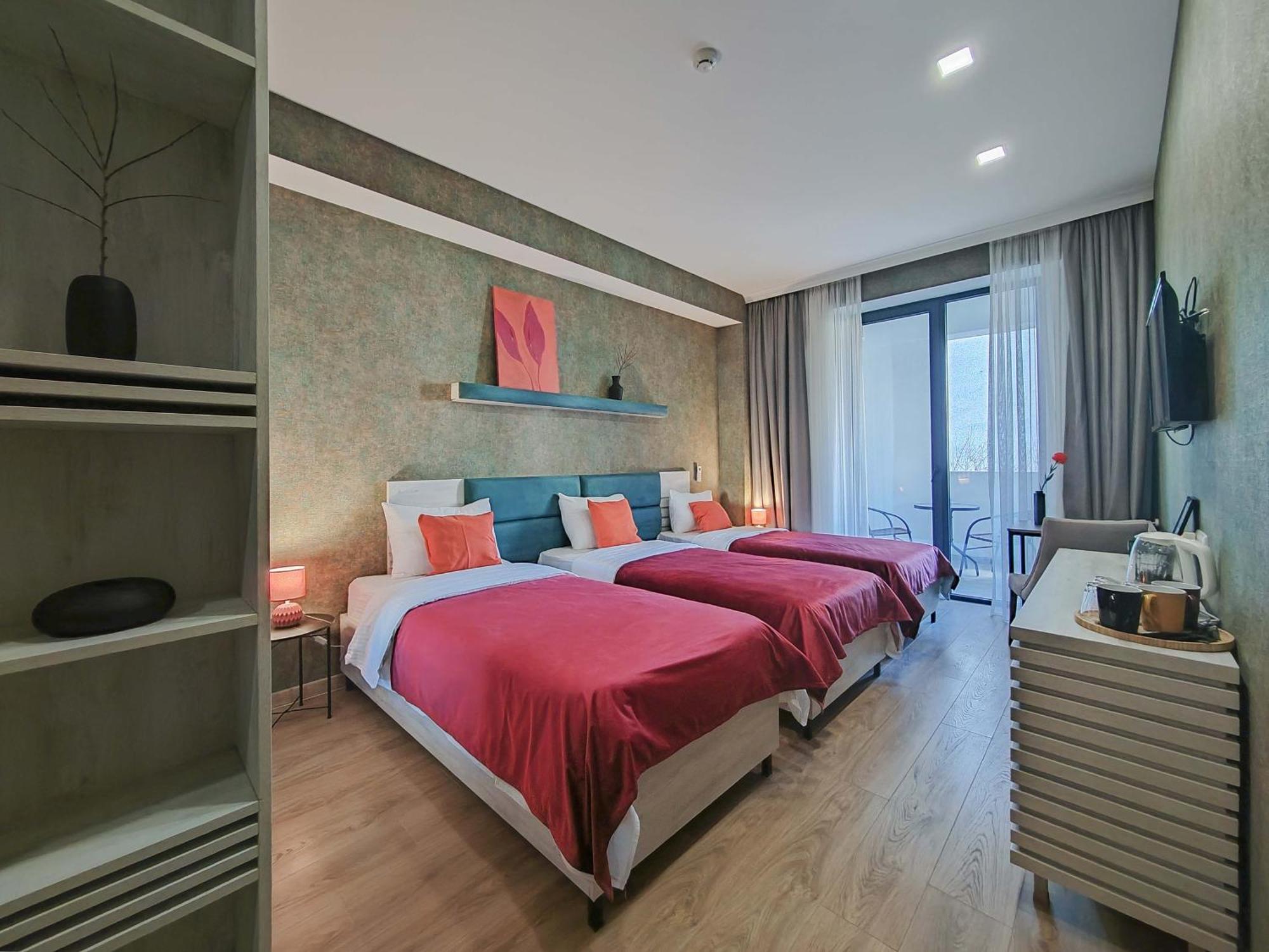 Round Garden Hotel Тбилиси Экстерьер фото